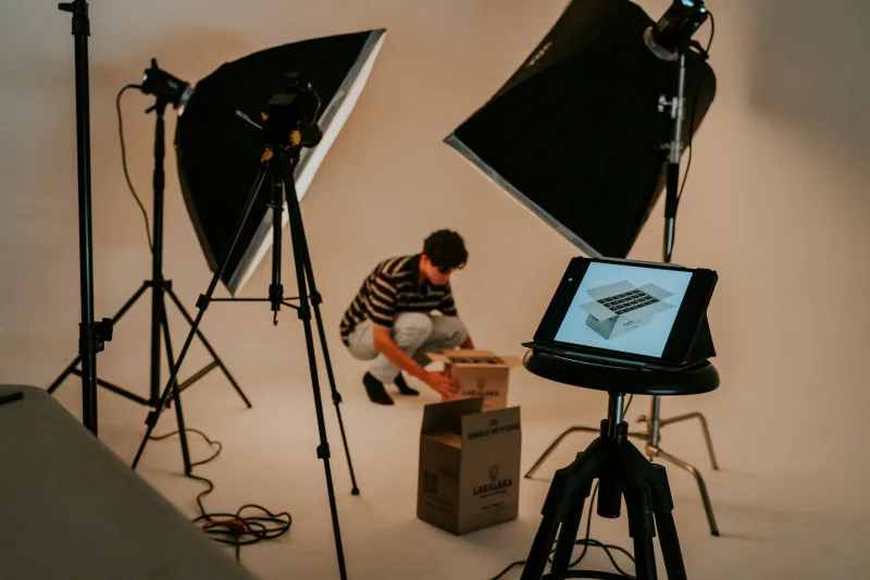 The Artist Who Discovered Light After Losing His Eyes